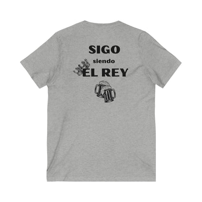 Sigo siendo el Rey- Unisex Jersey Short Sleeve V-Neck Tee